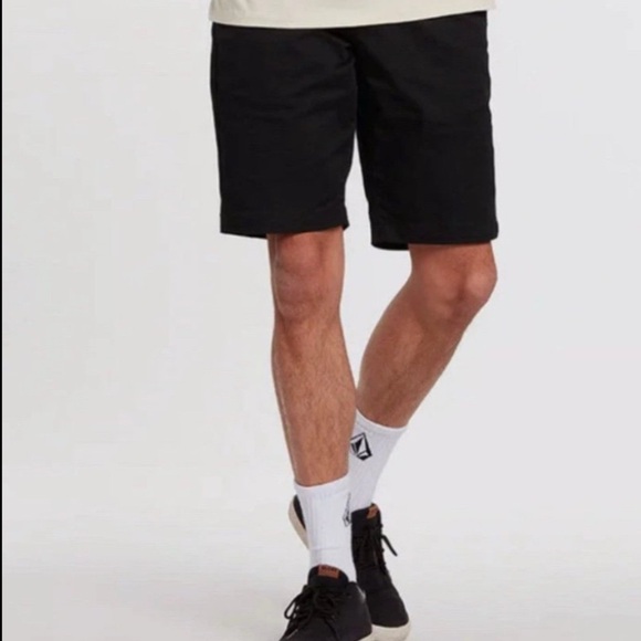 Volcom Men’s Frickin Modern Stretch Black Shorts Sz: 29 New - Picture 1 of 11